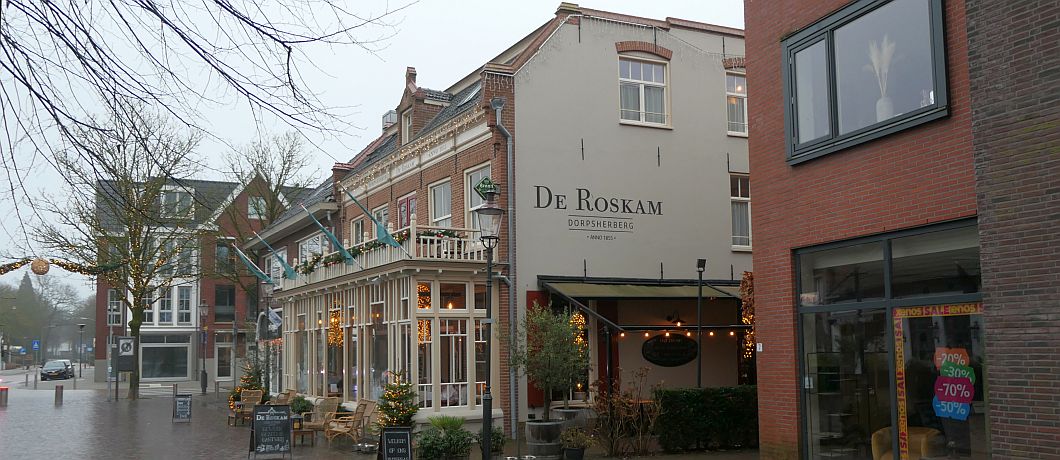 De oude Dorpsherberg De Roskam midden in kunstenaarskolonie Nunspeet onderdeel van de wandelgids Naar de natuur.